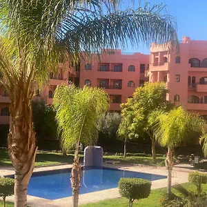 Un Moderne Chic Vue Sur Piscine Marrakesh